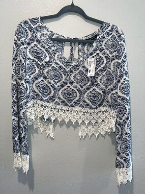 Foreign Exchange White and Navy Cropped Lace-Trimmed Medallion Top